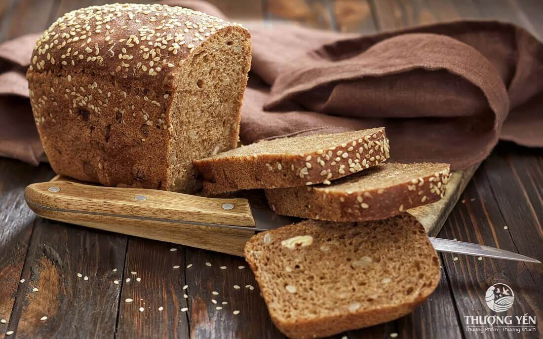 Bánh mì nâu và bánh mì đen làm từ ngũ cốc